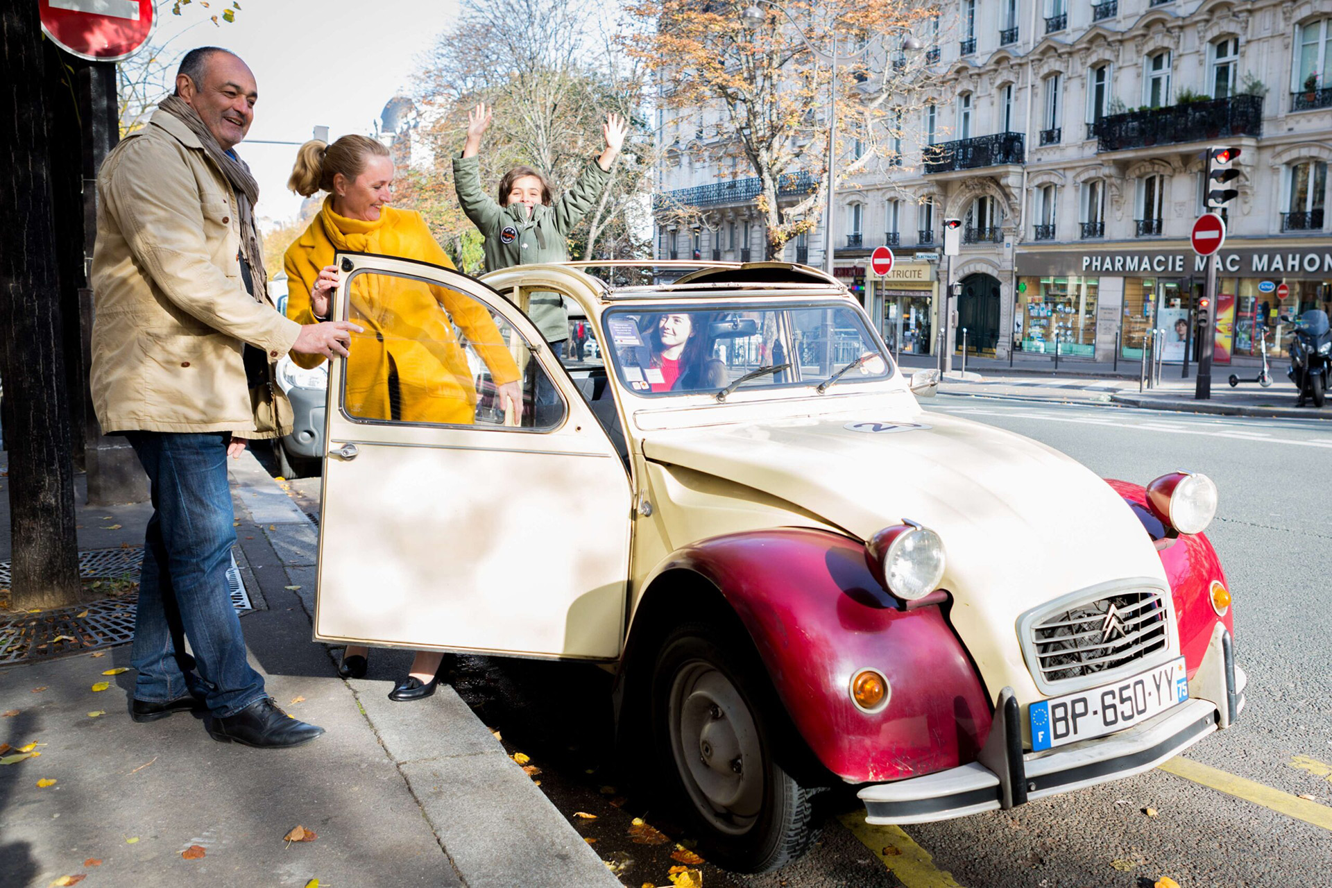 Paris Sightseeing in a Classic Car - Paris Perfect