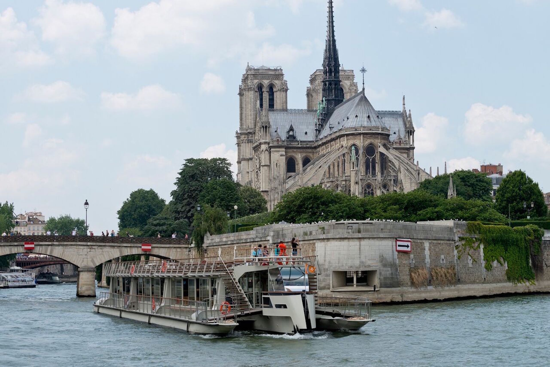 Seine River Boat Cruise - Paris Perfect